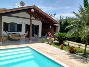 Linda casa com piscina à 3min da Praia caminhando